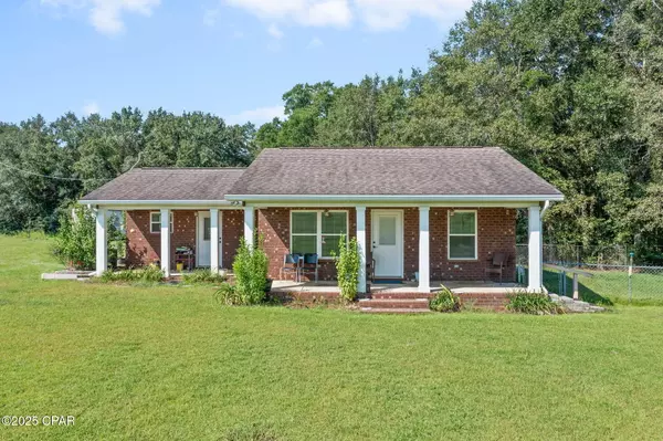 1098 Whitaker RD, Graceville, FL 32440