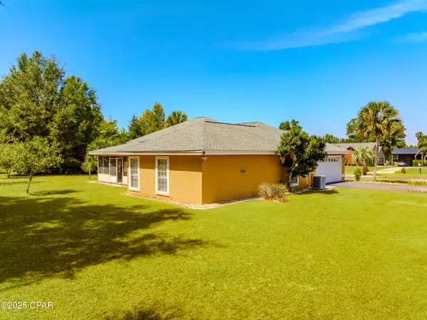 Marianna, FL 32446,5239 Oak DR