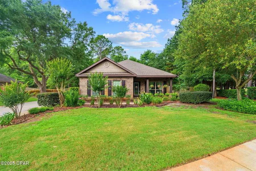 22 Camellia CT, Freeport, FL 32439