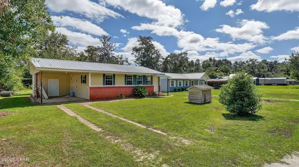 Wewahitchka, FL 32465,176 Quail AVE