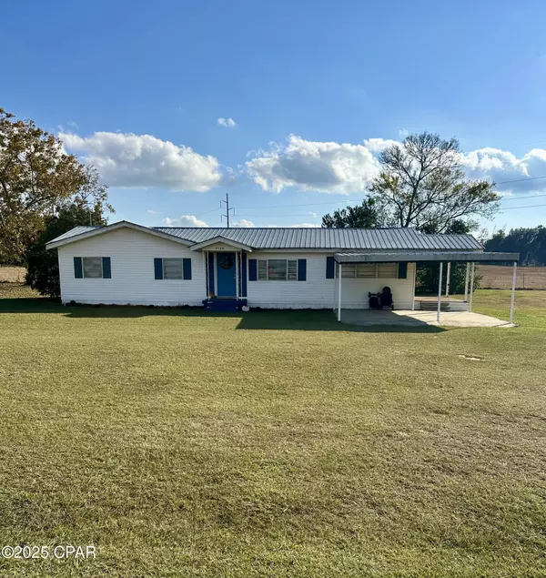 7135 Hamilton RD, Grand Ridge, FL 32442