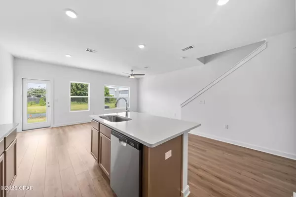 Panama City, FL 32404,5872 Tyndall PL