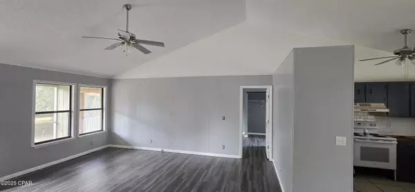 Alford, FL 32420,632 Carver CIR