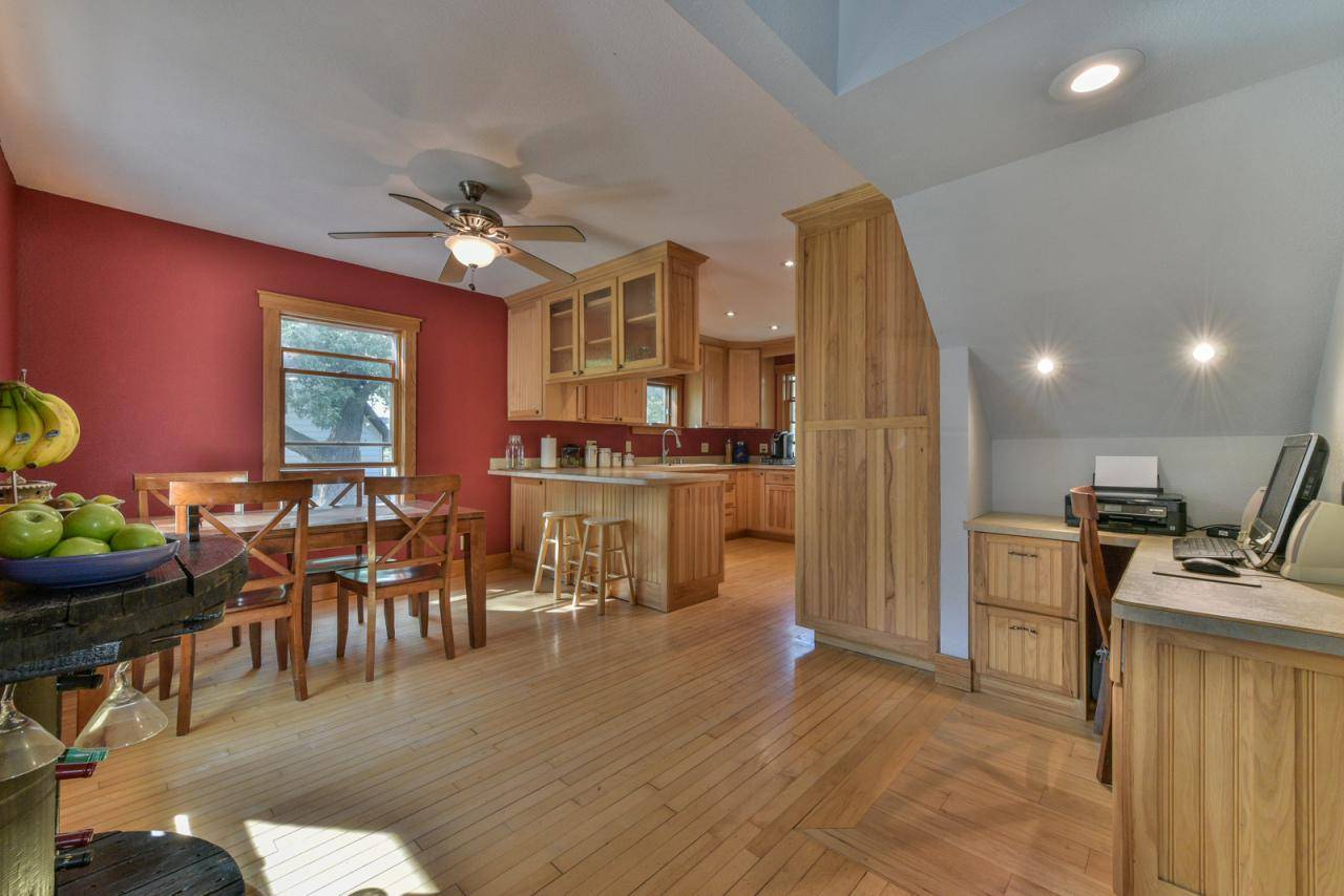 10044 W Bungalow PARKWAY, West Allis, WI 53214-1109