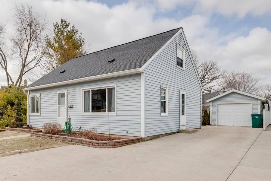 601 Elm STREET, Hartford, WI 53027-1014