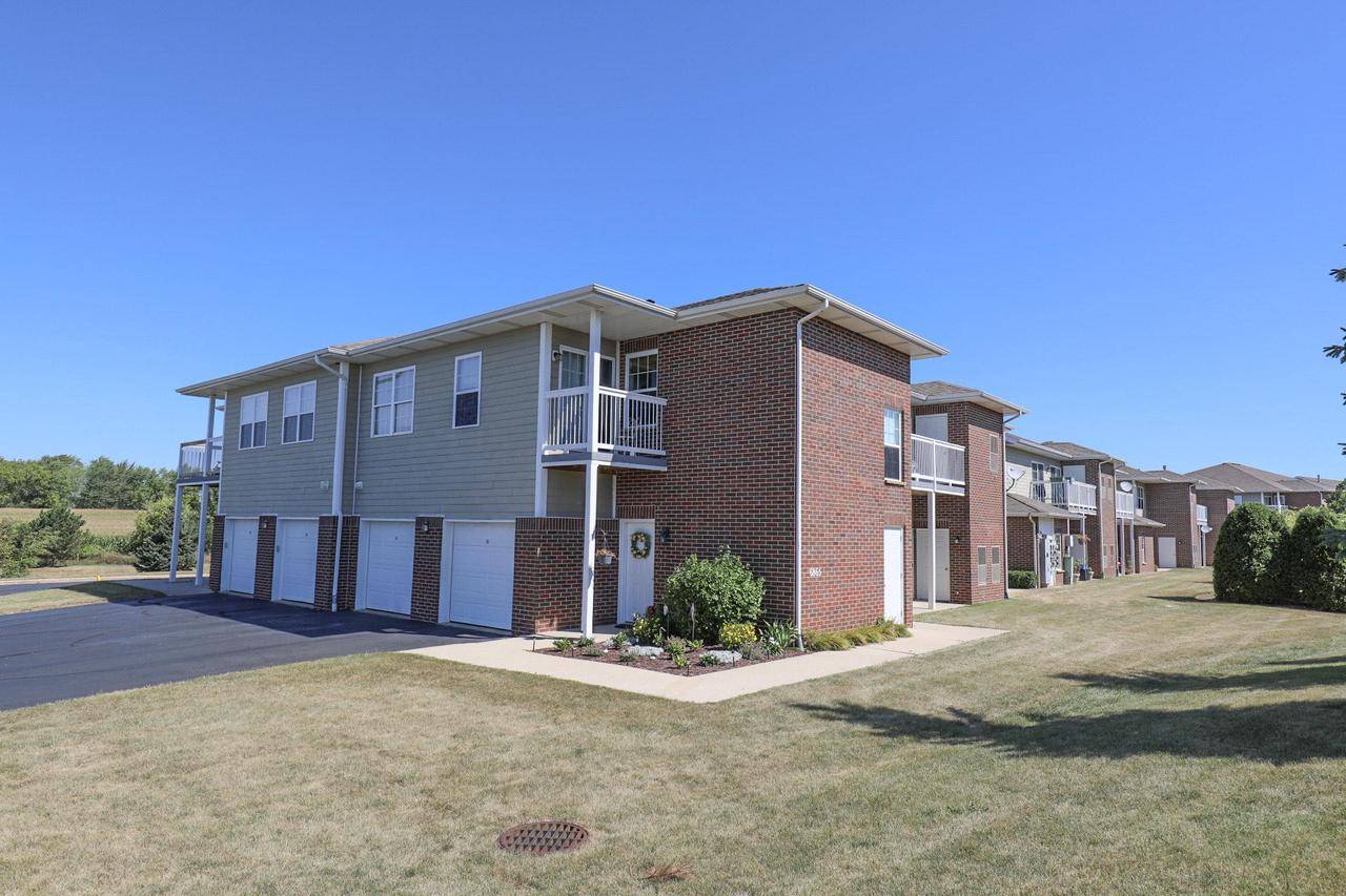 6865 99th PLACE #AA, Pleasant Prairie, WI 53158-3394
