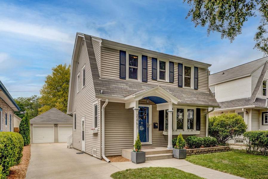 2457 N 71st St, Wauwatosa, WI 53213-1344