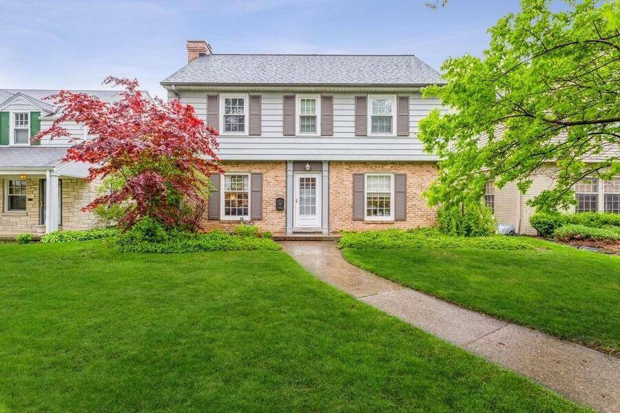 4539 N Woodburn St, Shorewood, WI 53211-1556