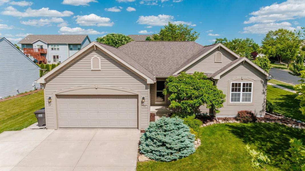 362 Oakbrook DR, Lake Mills, WI 53551-1947