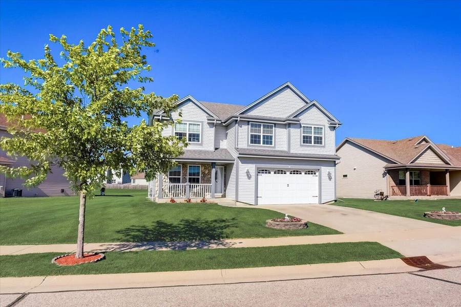 36 Rushmore Ln, Hartford, WI 53027-8666