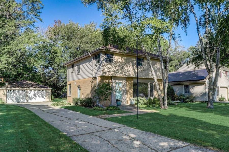 7225 N Santa Monica BOULEVARD, Fox Point, WI 53217