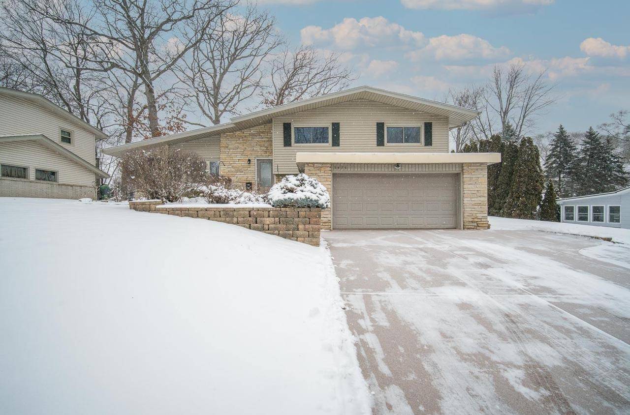 5475 Olympia DRIVE, Greendale, WI 53129-2572