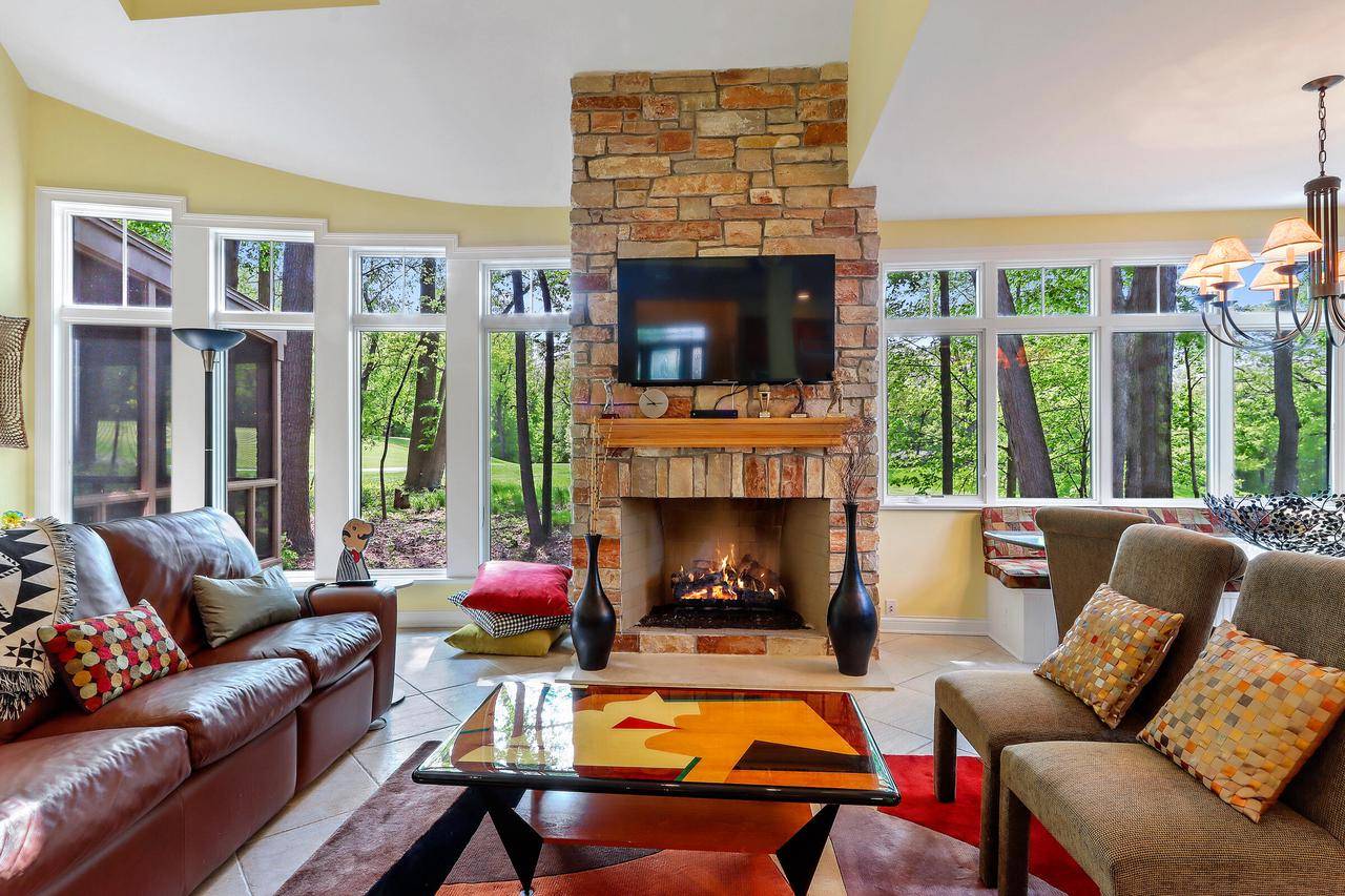 68 Saint Andrews TRAIL, Fontana, WI 53125