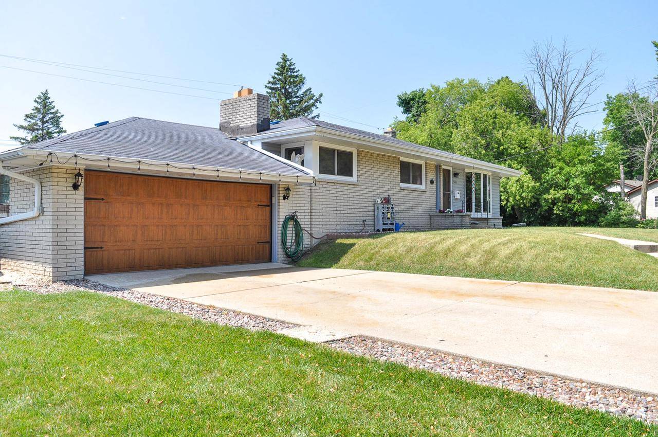 6733 Montgomery DRIVE, Greendale, WI 53129-1334