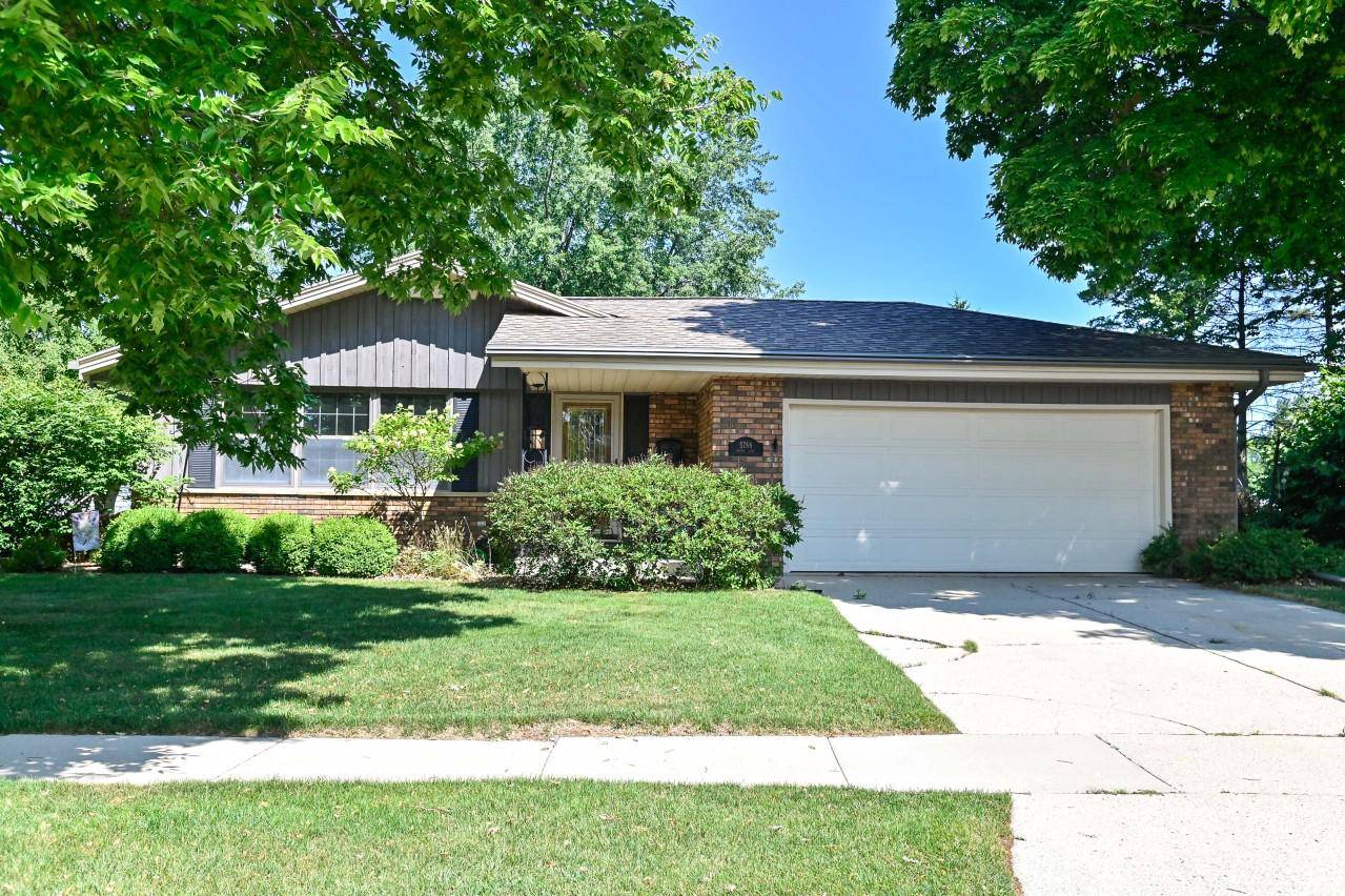 5788 Rustic LANE, Greendale, WI 53129-2840