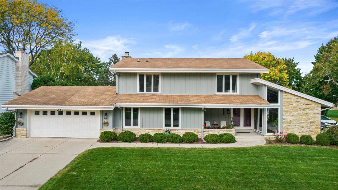 8818 Greenmeadow LANE, Greendale, WI 53129-1549