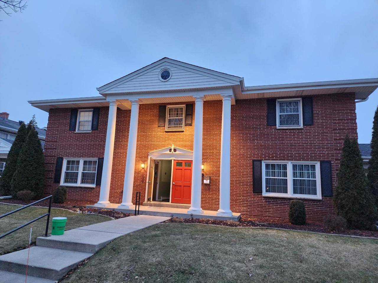 3119 S 122nd STREET #13, West Allis, WI 53227-3871