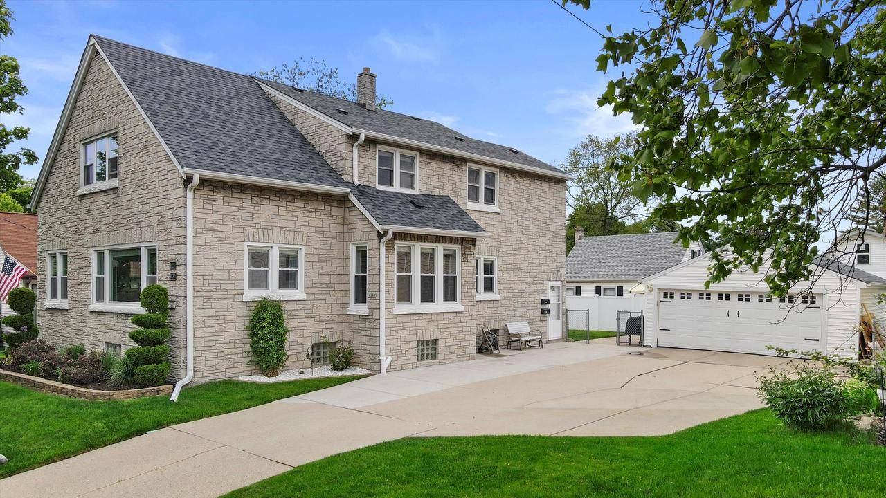 9828 W Montana AVENUE, Milwaukee, WI 53227-3328