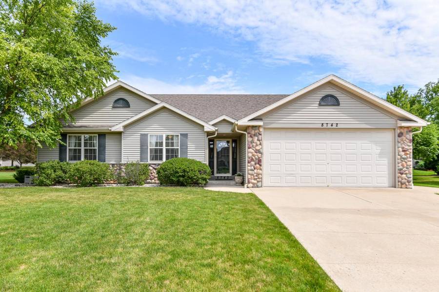 8742 Red Hawk CIRCLE, Mount Pleasant, WI 53406-3105