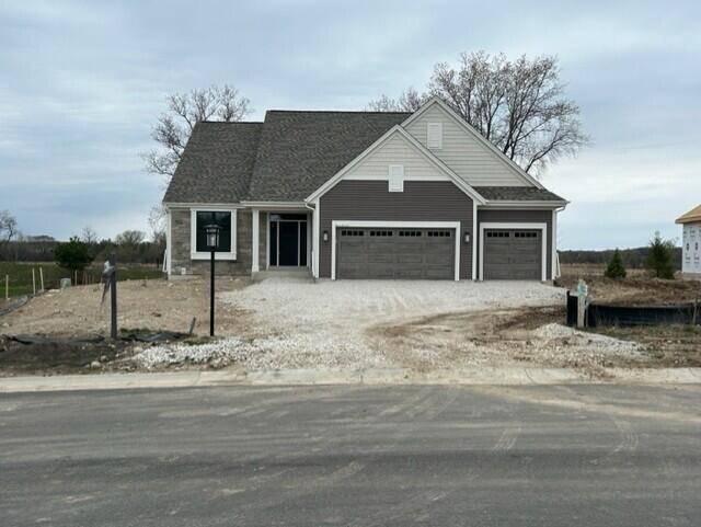 W251N2367 Valleyview CIRCLE, Pewaukee, WI 53072