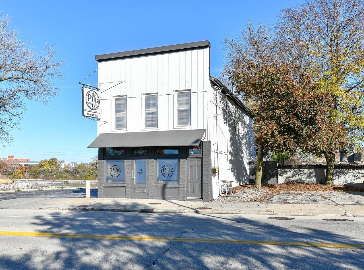 910 6th STREET, Racine, WI 53403-1126