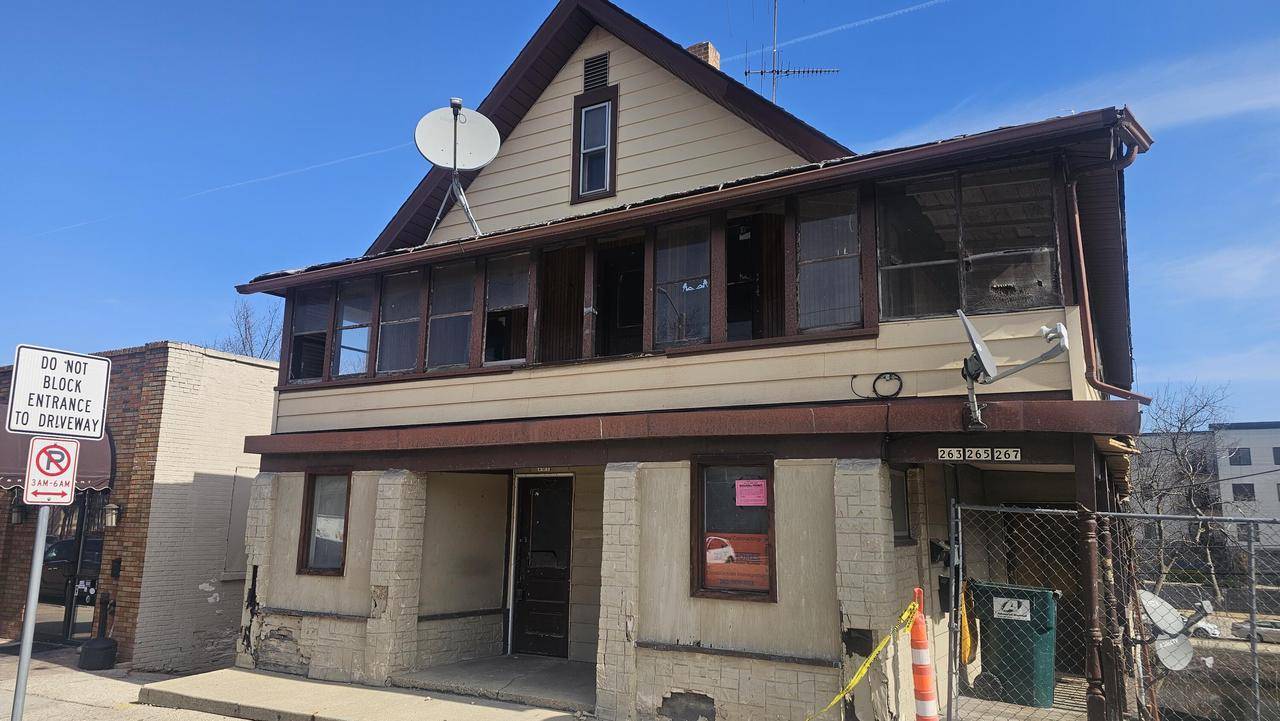 261 S Main STREET, West Bend, WI 53095-3323