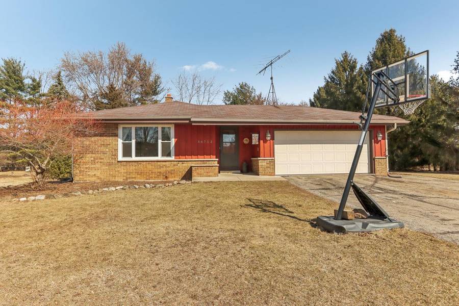 36712 CLover LANE, Summit, WI 53066-9425