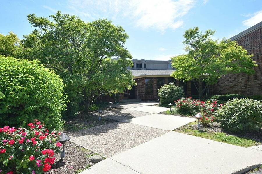 425 W Willow COURT #151, Fox Point, WI 53217-2658