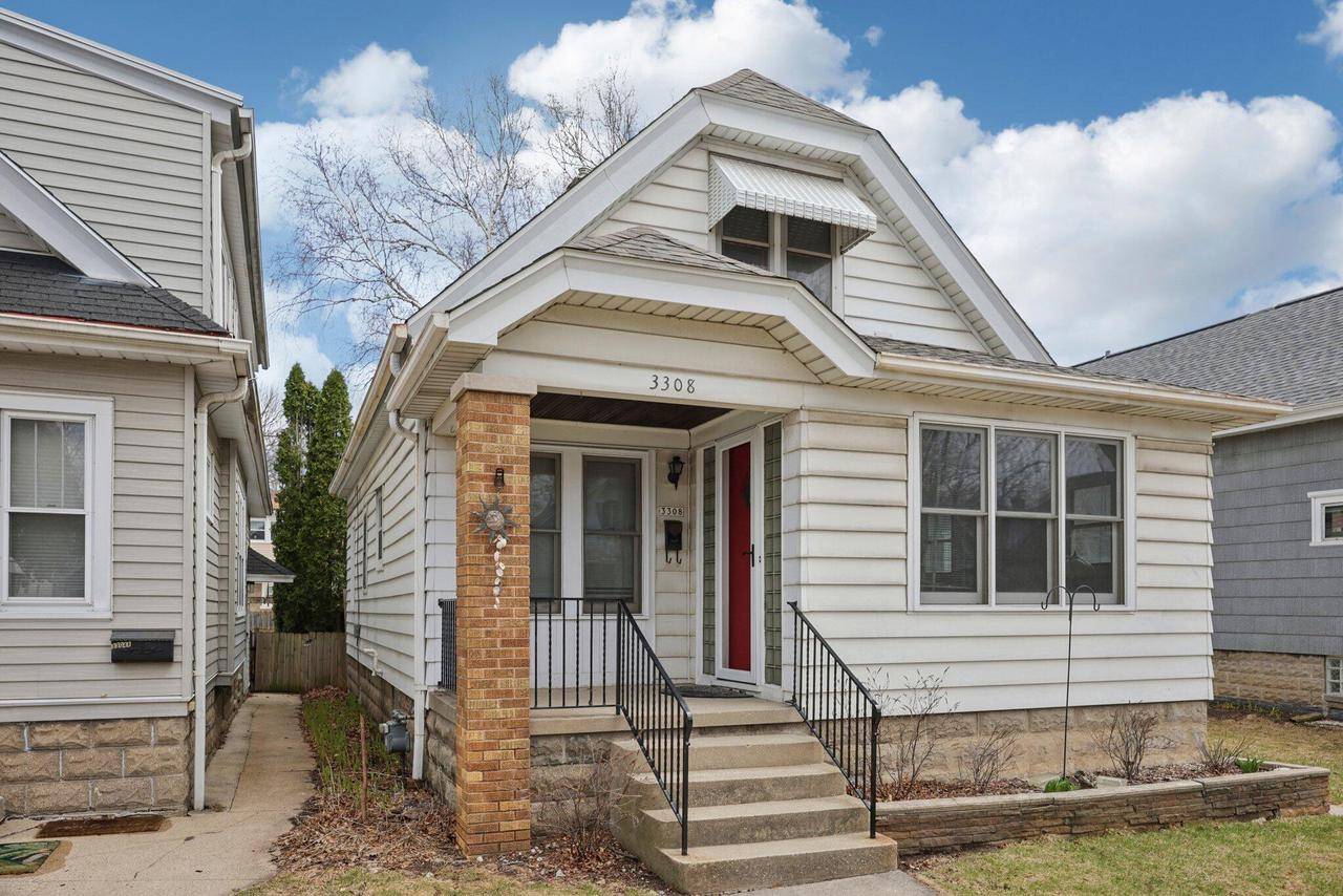 3308 S New York AVENUE, Milwaukee, WI 53207-3730