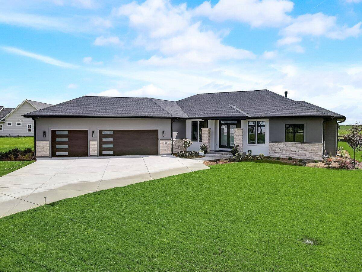 12345 N East Shoreland DRIVE, Mequon, WI 53092