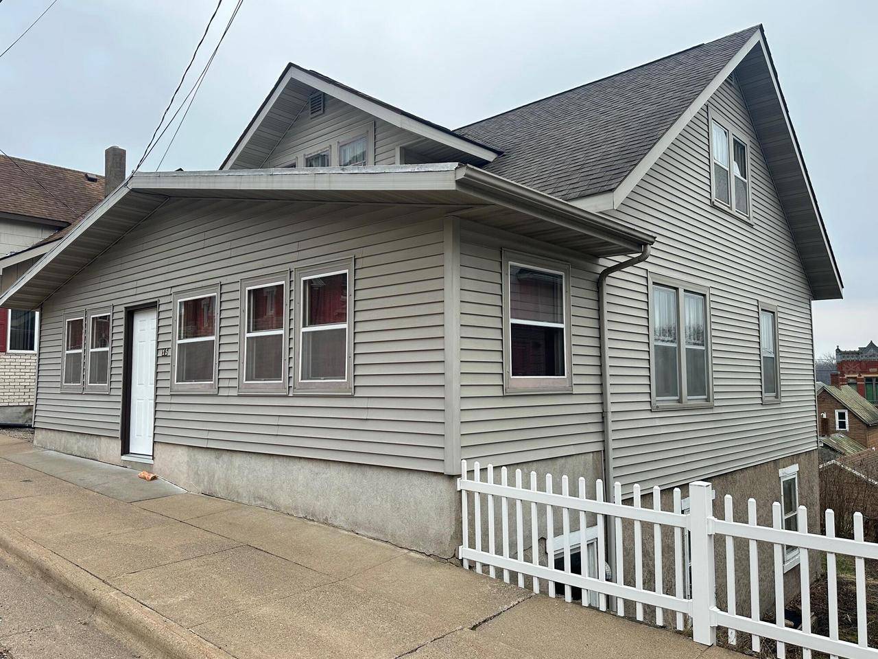 15 N Hill STREET, Fountain City, WI 54629