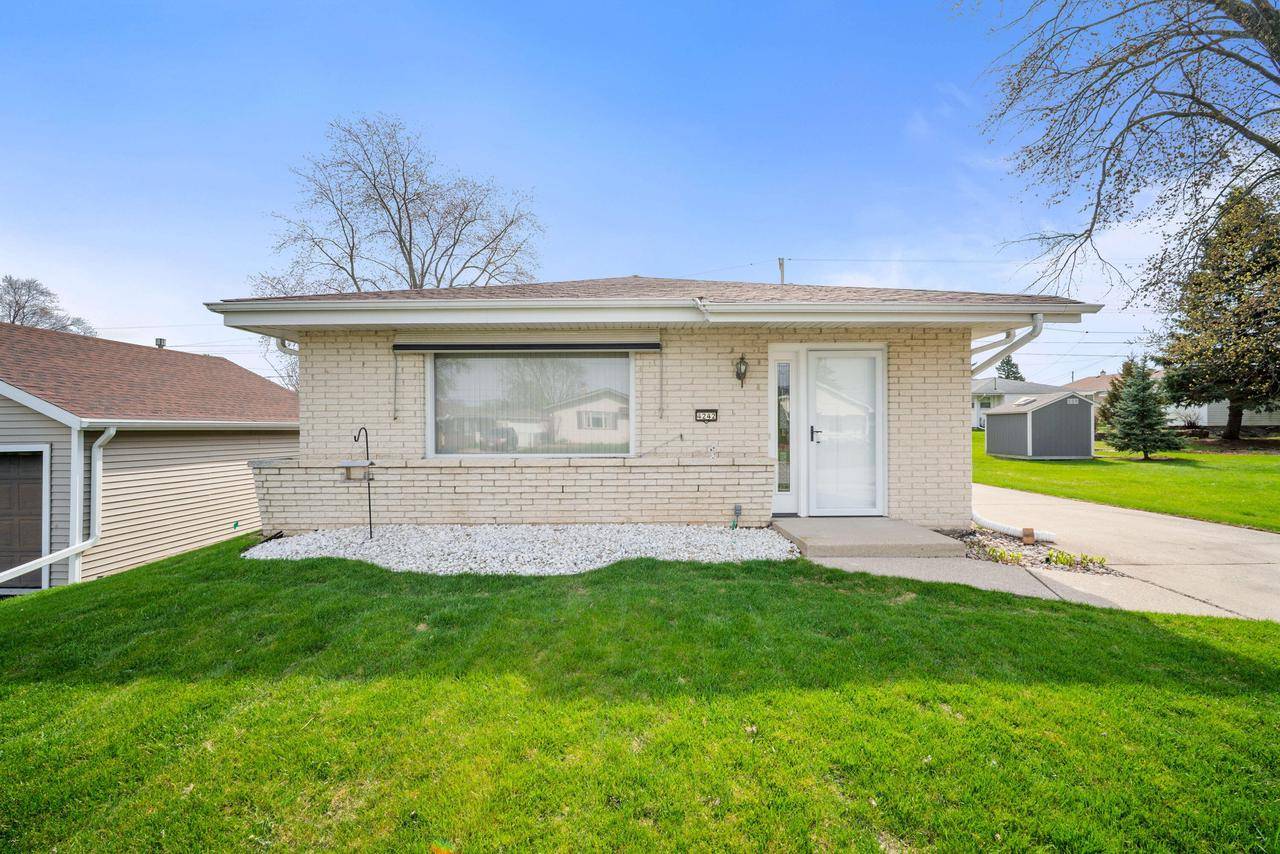 4242 S 90th STREET, Greenfield, WI 53228-2218