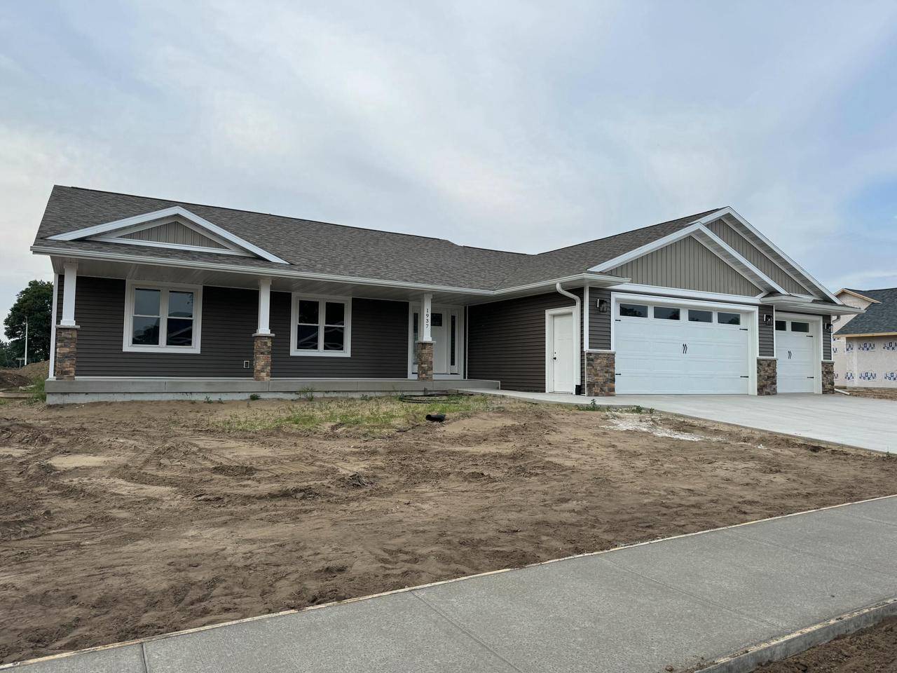 1937 Golden Gate WAY, Holmen, WI 54636-1102