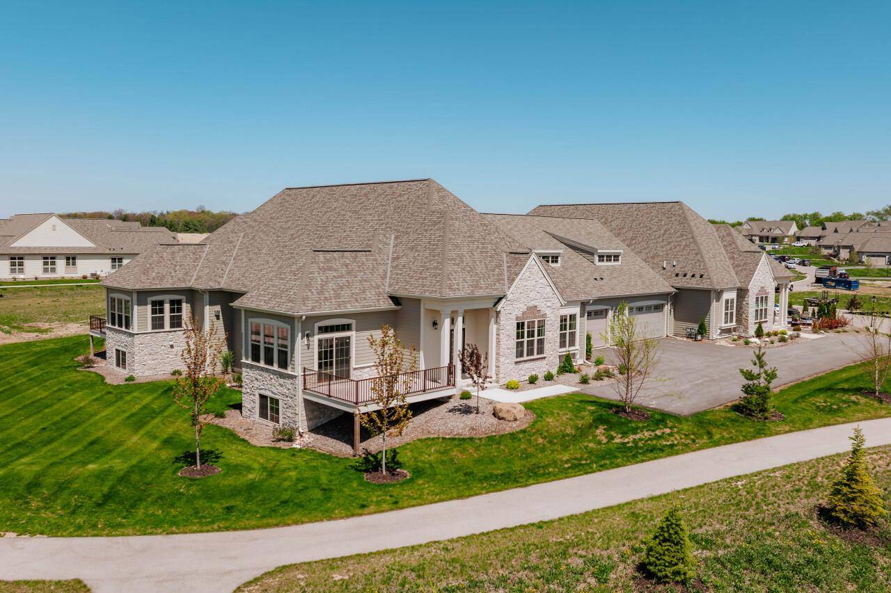 1503 Sandhill BOULEVARD #2F, Hartland, WI 53029