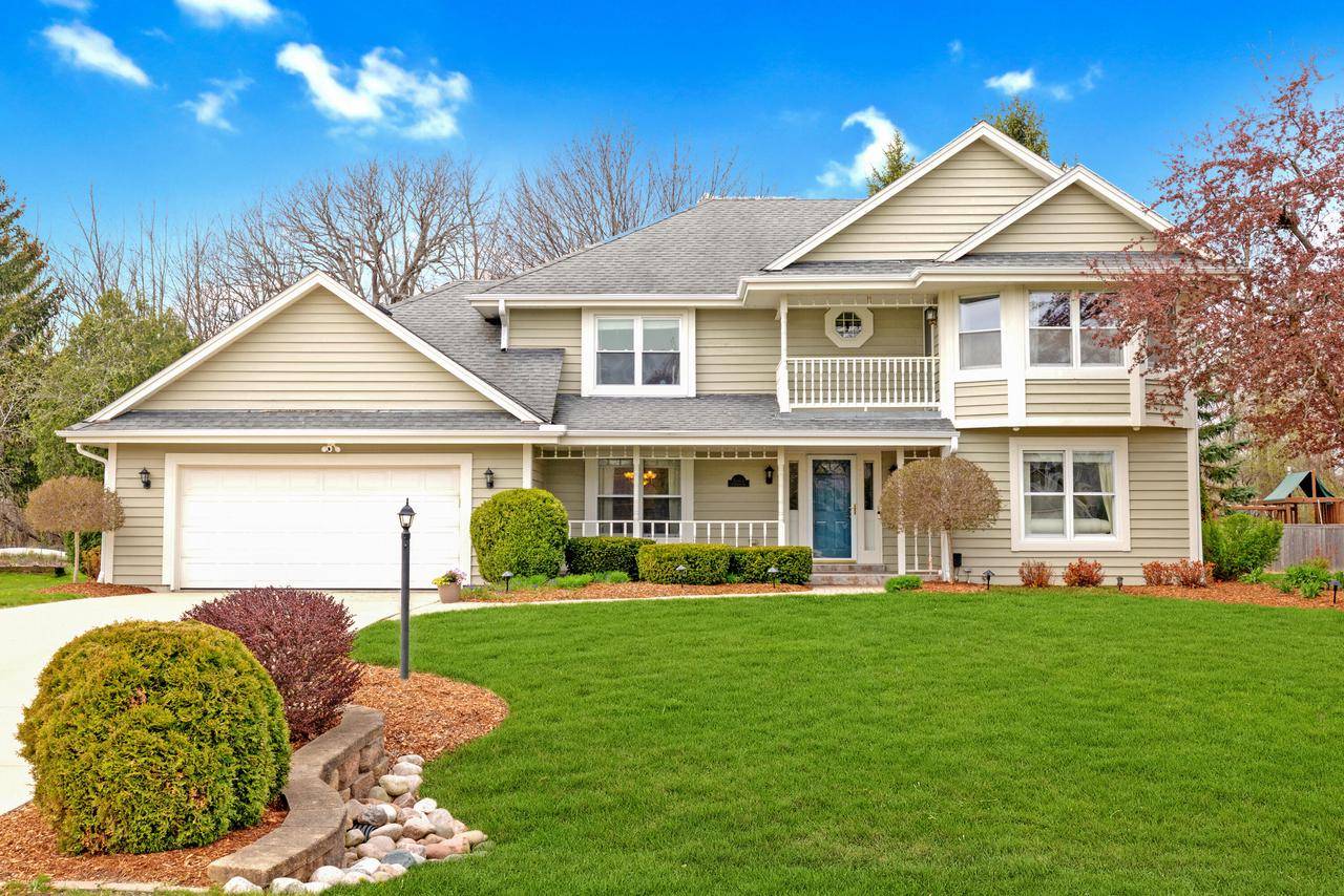 10123 N Foxkirk CIRCLE, Mequon, WI 53097