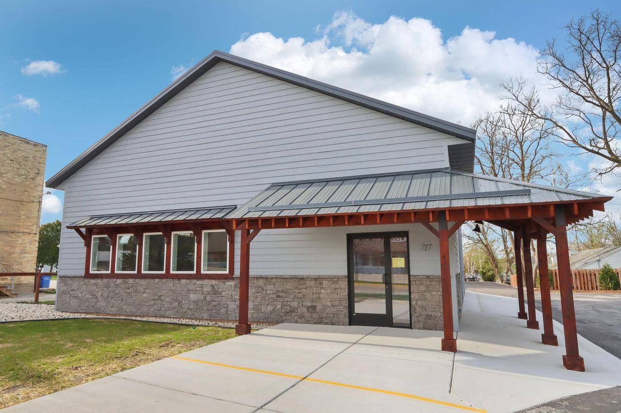 717 W Main STREET, Watertown, WI 53094