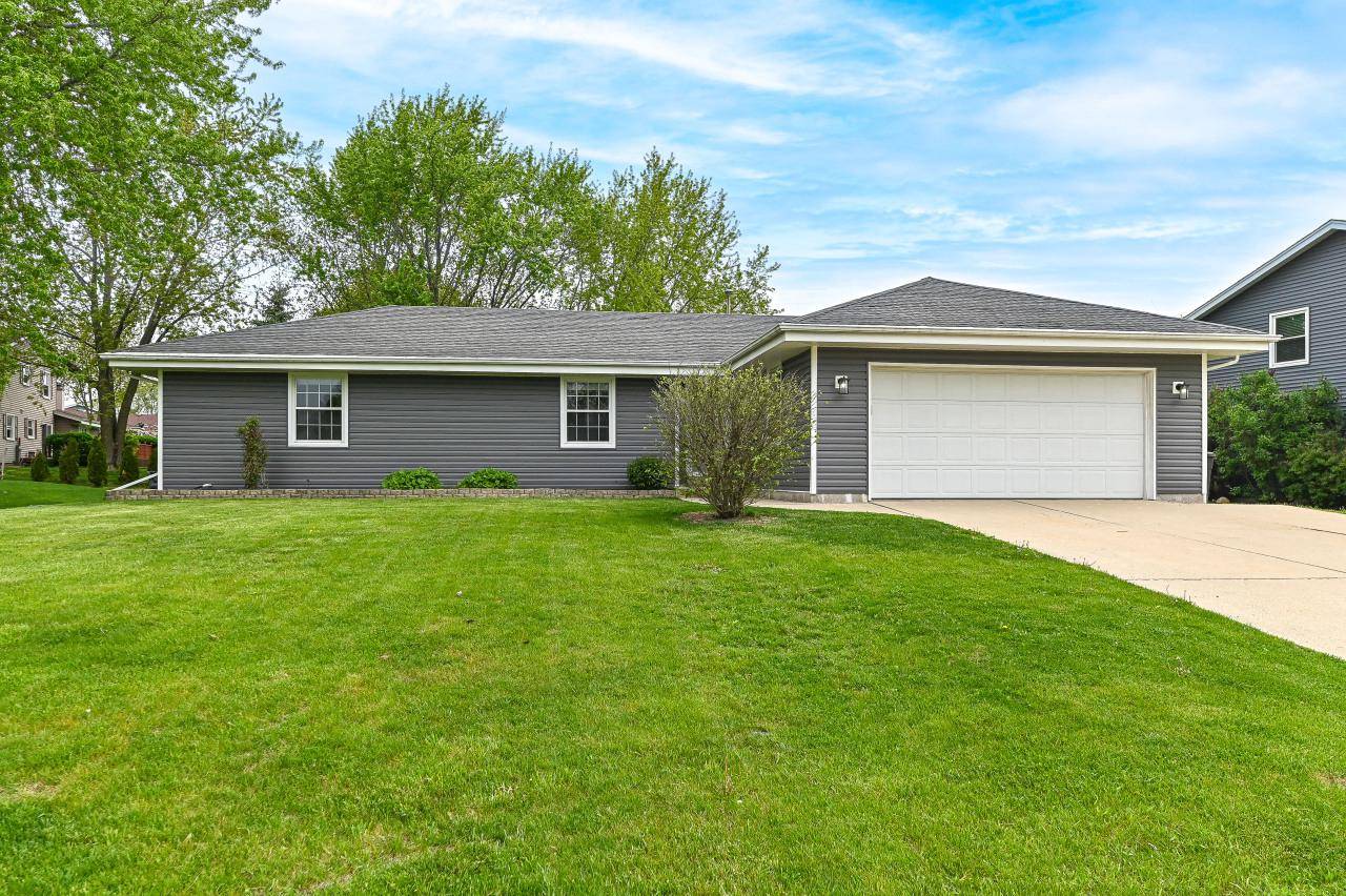 3828 W Minnesota AVENUE, Franklin, WI 53132-9494