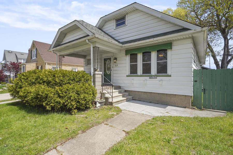 7619 14th AVENUE, Kenosha, WI 53143