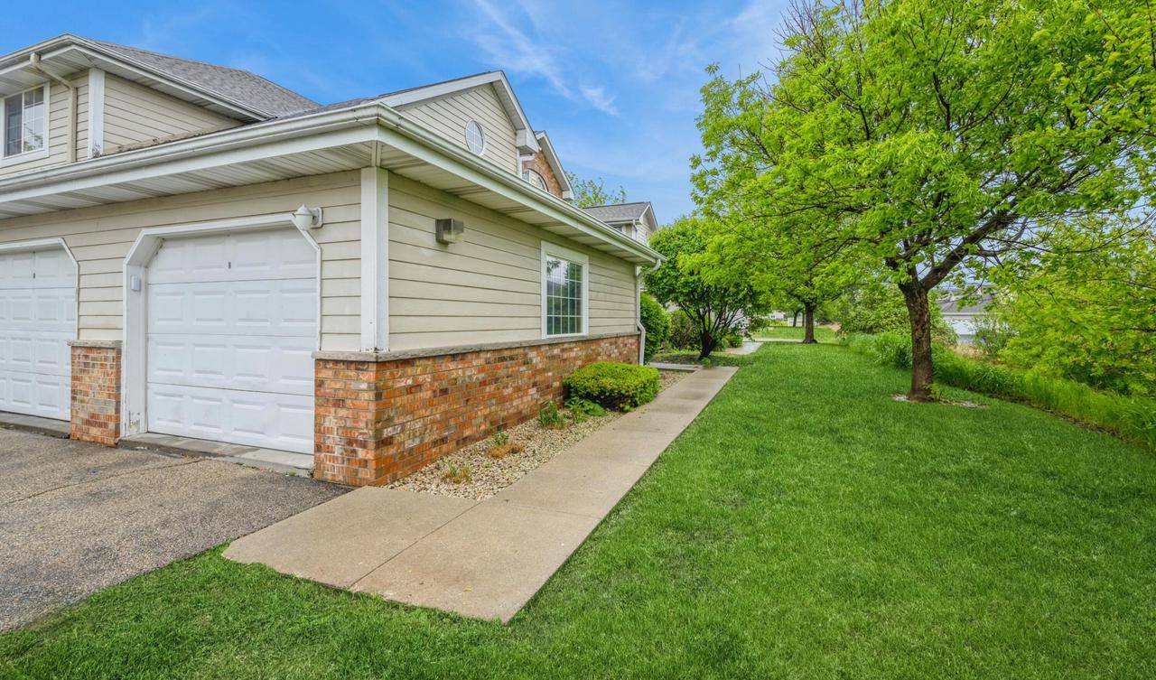 517 Lawson School ROAD #5, Delavan, WI 53115