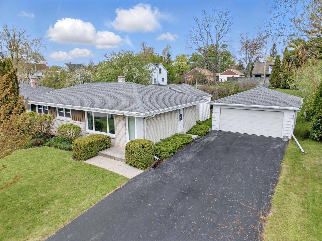 724 Mayflower AVENUE, Sheboygan, WI 53083-4135