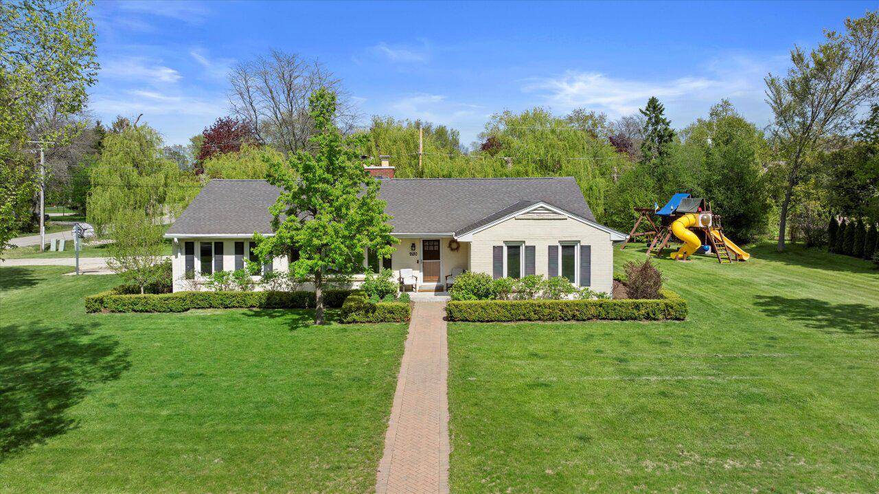 9180 N Fielding ROAD, Bayside, WI 53217-1834