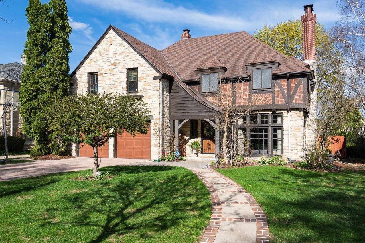 2420 N Pasadena BOULEVARD, Milwaukee, WI 53226