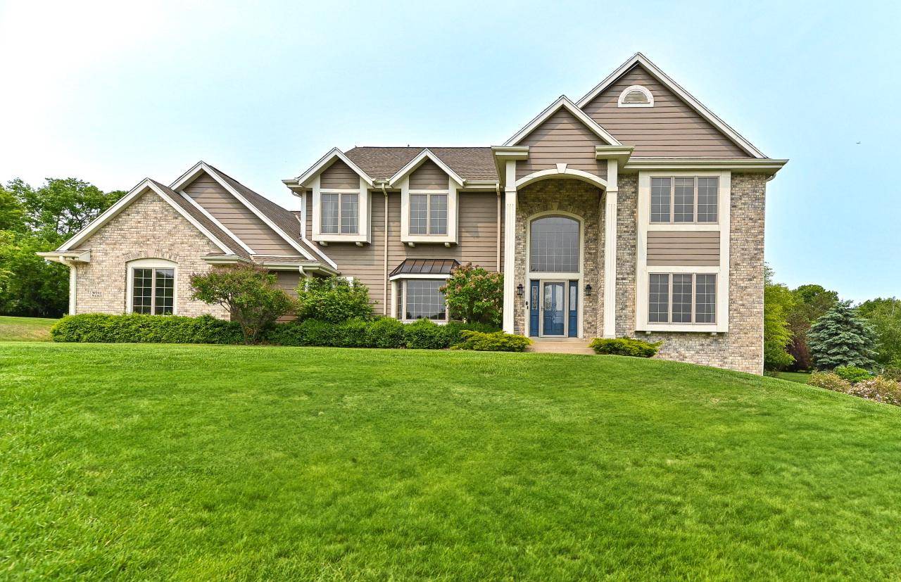 W292N4163 Prairie Wind CIRCLE S, Pewaukee, WI 53072-3192