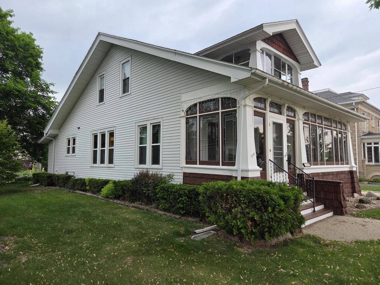 2073 Beulah AVENUE, East Troy, WI 53120-1207