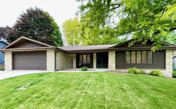 162 Laurel DRIVE S, West Bend, WI 53095