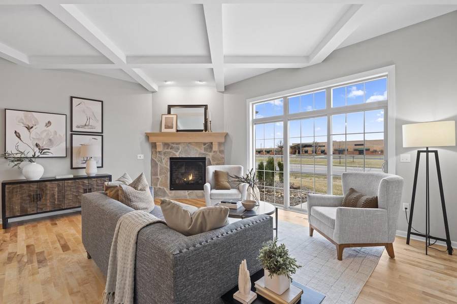 N105W6431 Stone Lake CIRCLE #32, Cedarburg, WI 53012