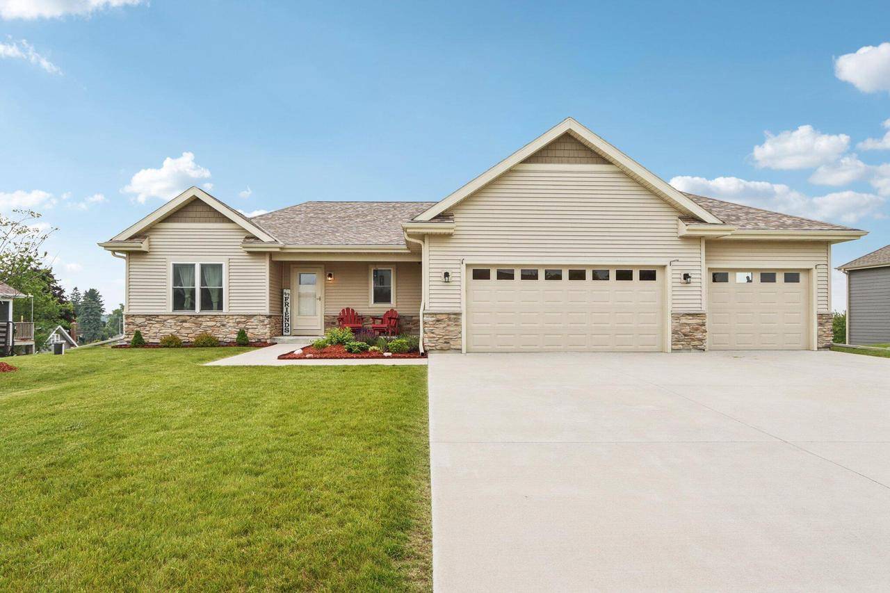 N619 Westview DRIVE, Oconomowoc, WI 53066