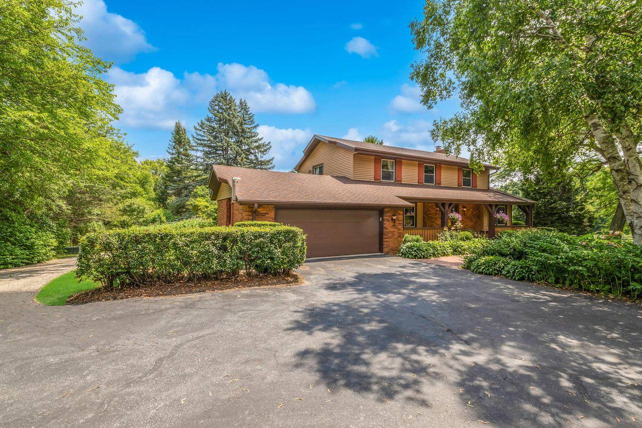 10524 N O'Connell LANE, Mequon, WI 53097