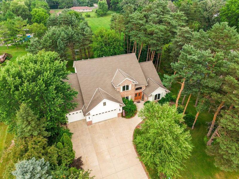 412 Sand Hill LANE, Dousman, WI 53118-8811