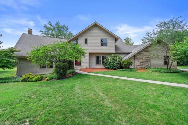 1555 W Spruce COURT, River Hills, WI 53217-1128